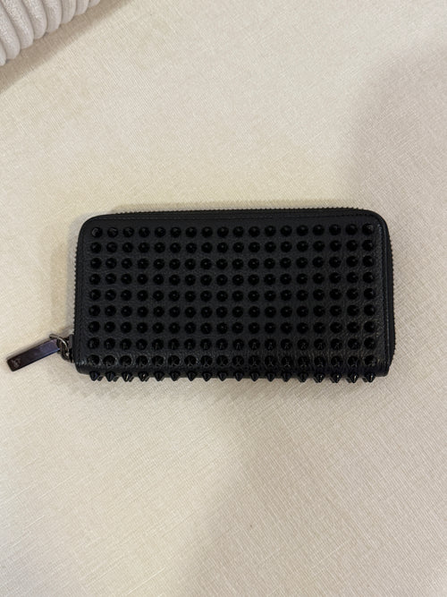 Christian Louboutin M Panettone Wallet
Grained Calf Leather & Spikes – Black CL-1001