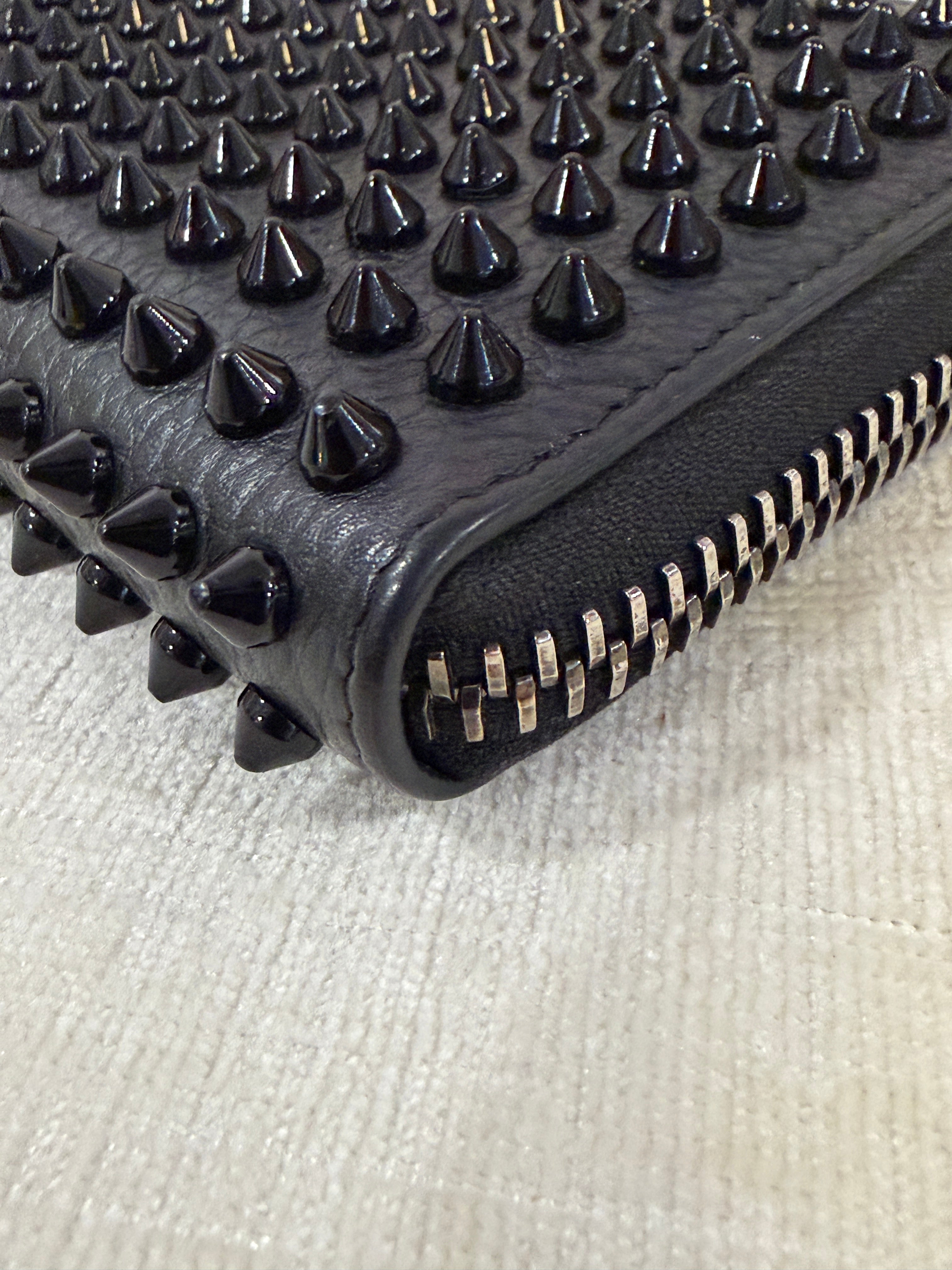 Christian Louboutin M Panettone Wallet
Grained Calf Leather & Spikes – Black CL-1001