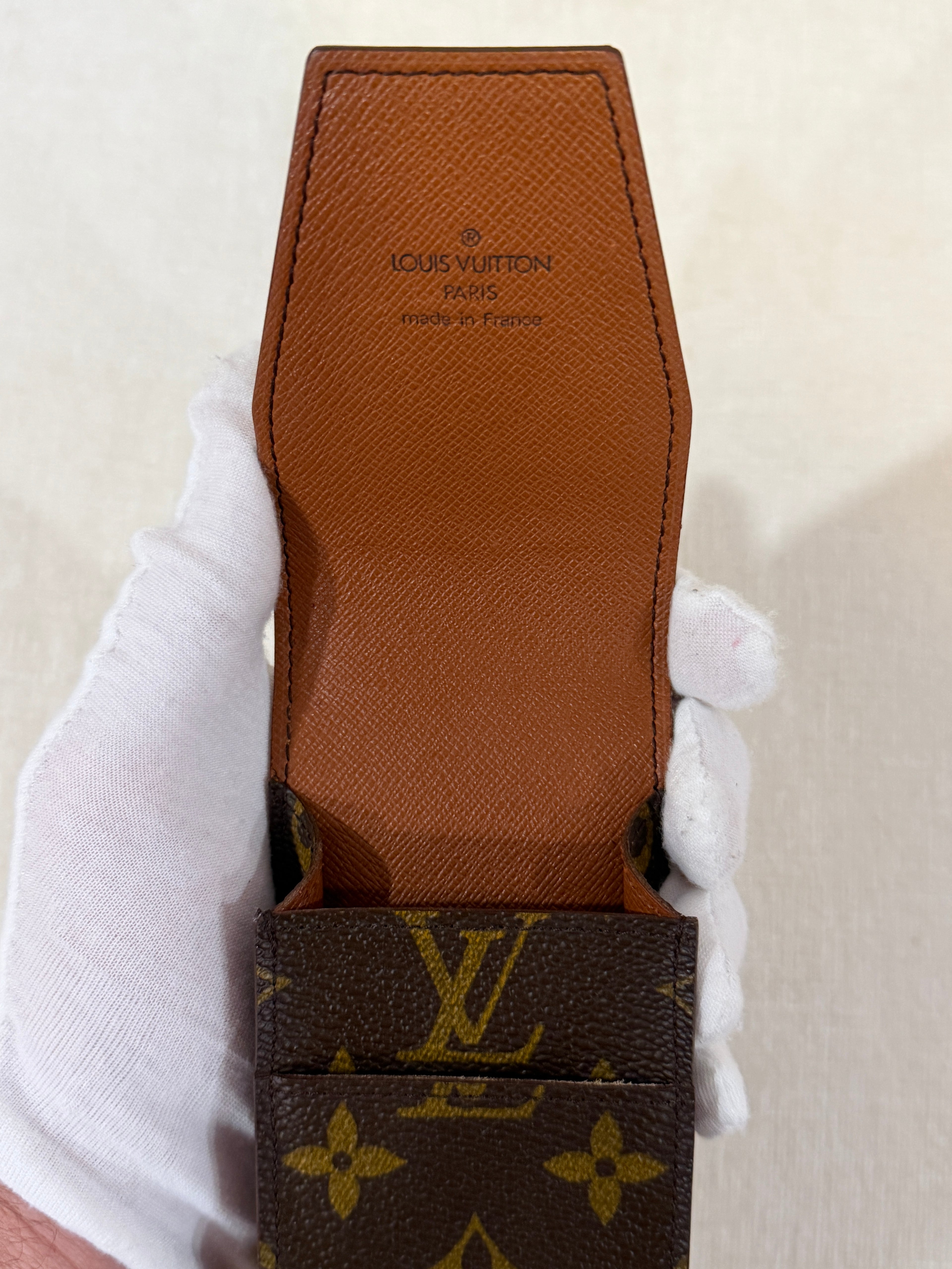 Louis Vuitton Mini Pouch
Monogram Canvas LV-1001