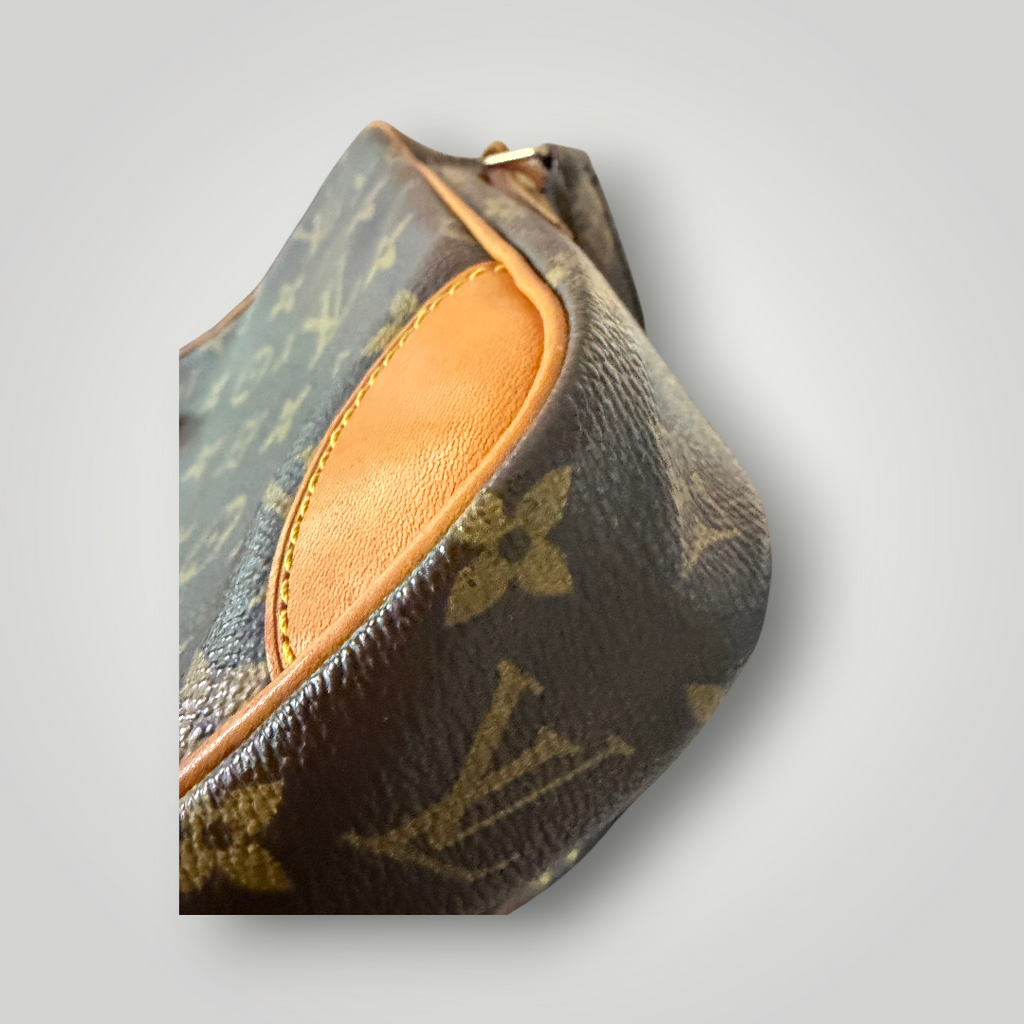 Louis Vuitton Pre-loved Monogram Danube PM Crossbody Bag | 2002 | Authentic