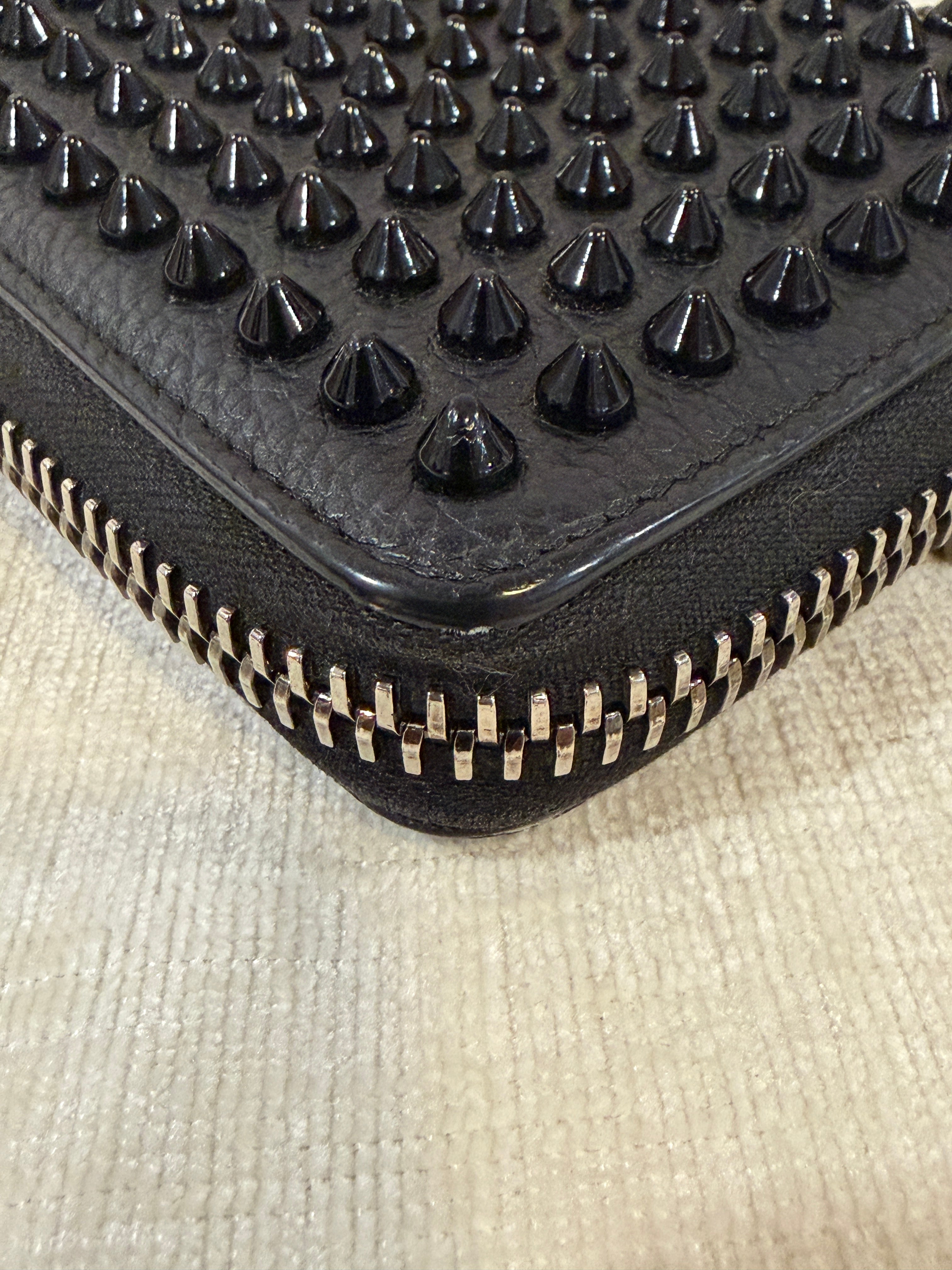 Christian Louboutin M Panettone Wallet
Grained Calf Leather & Spikes – Black CL-1001