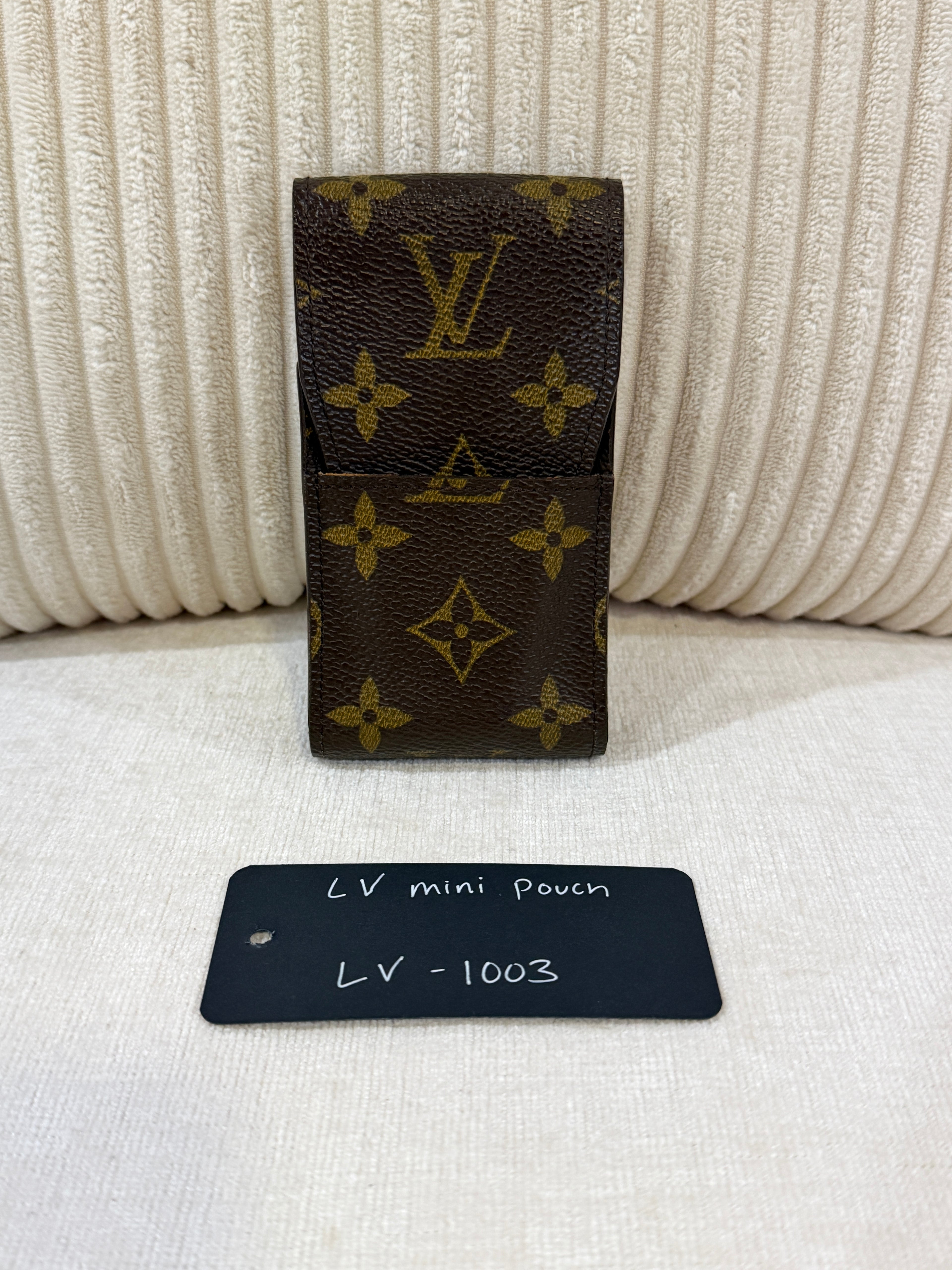 Louis Vuitton Mini Pouch
Monogram Canvas LV-1003