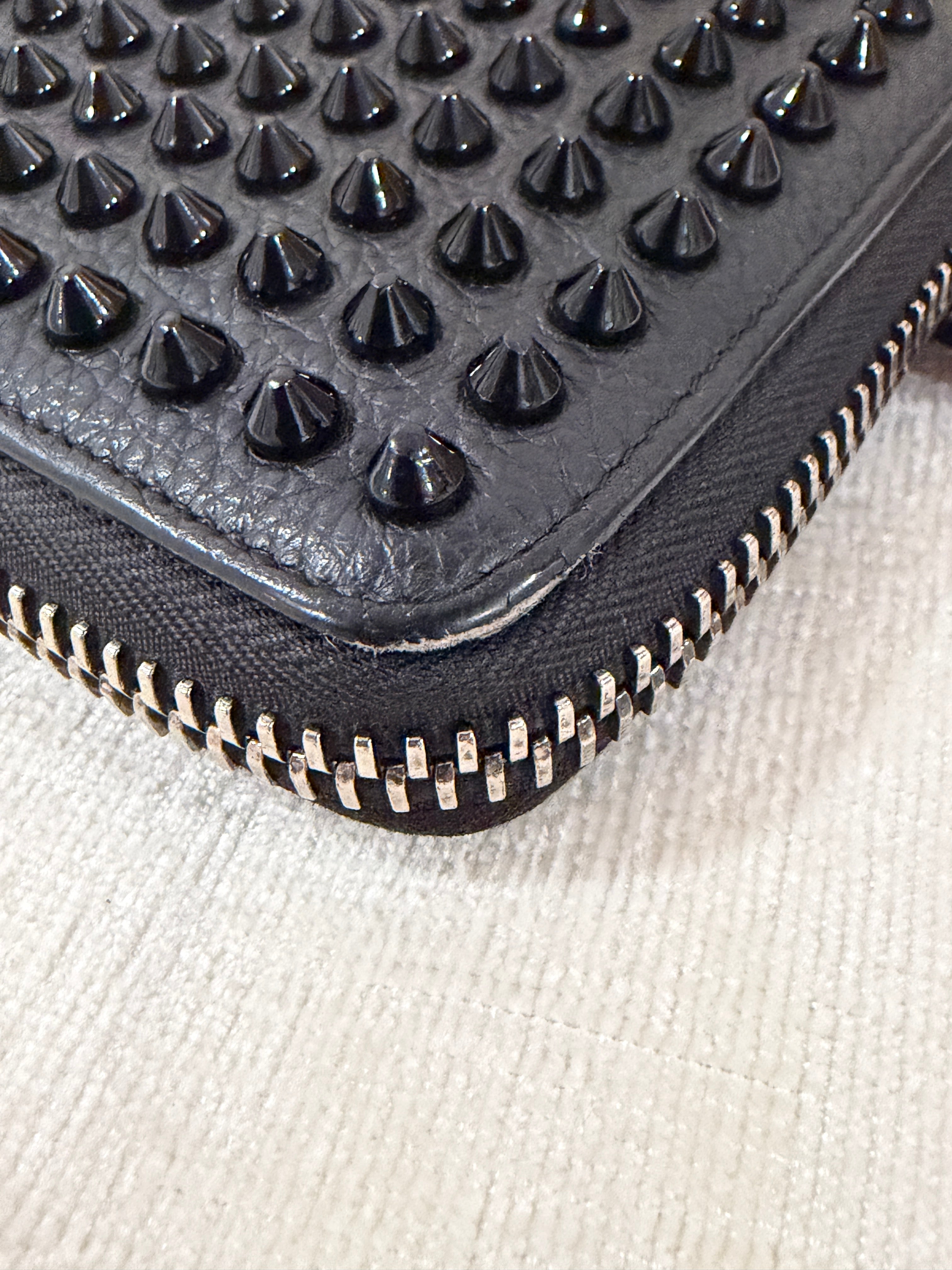 Christian Louboutin M Panettone Wallet
Grained Calf Leather & Spikes – Black CL-1002