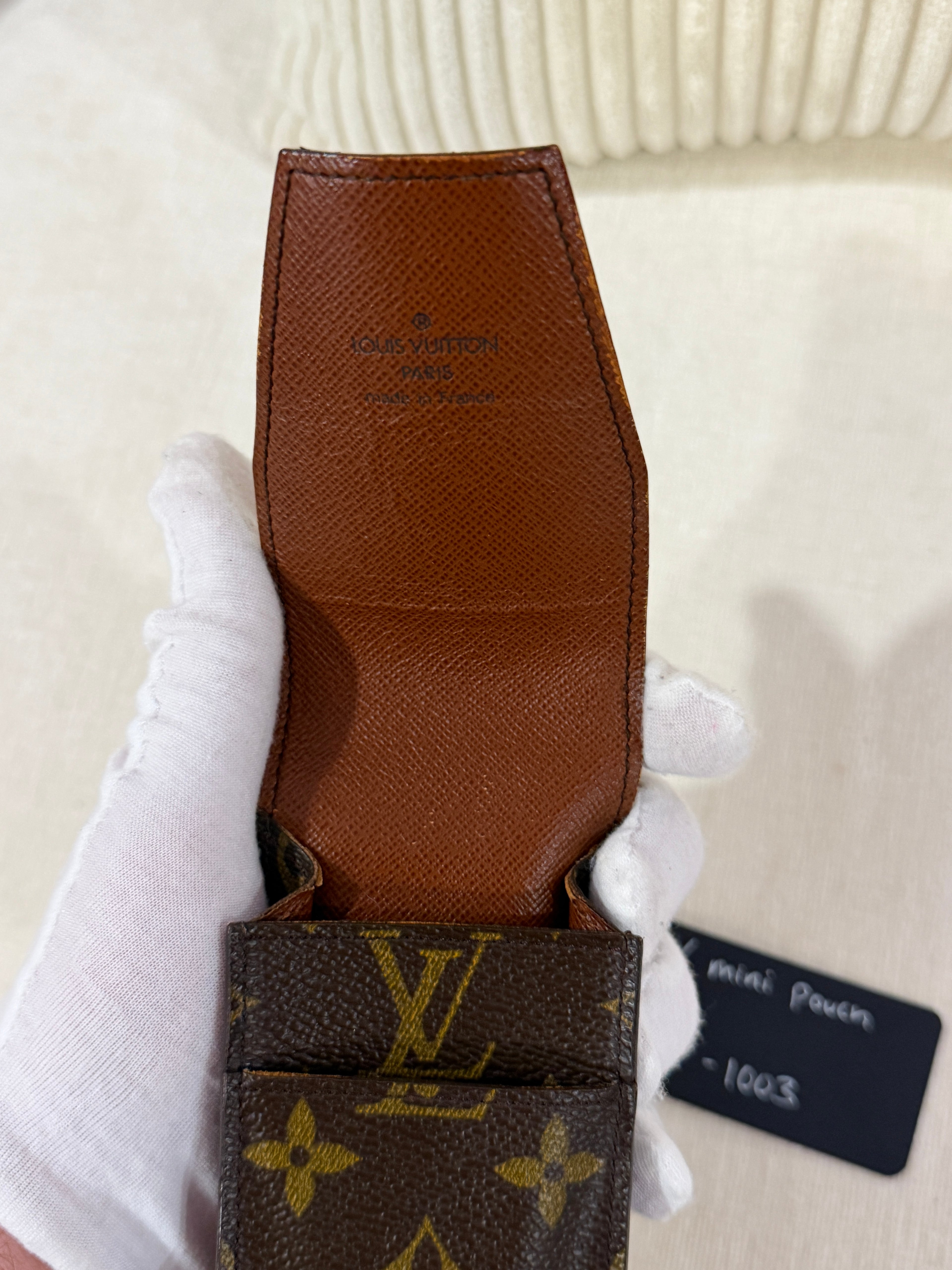 Louis Vuitton Mini Pouch
Monogram Canvas LV-1003