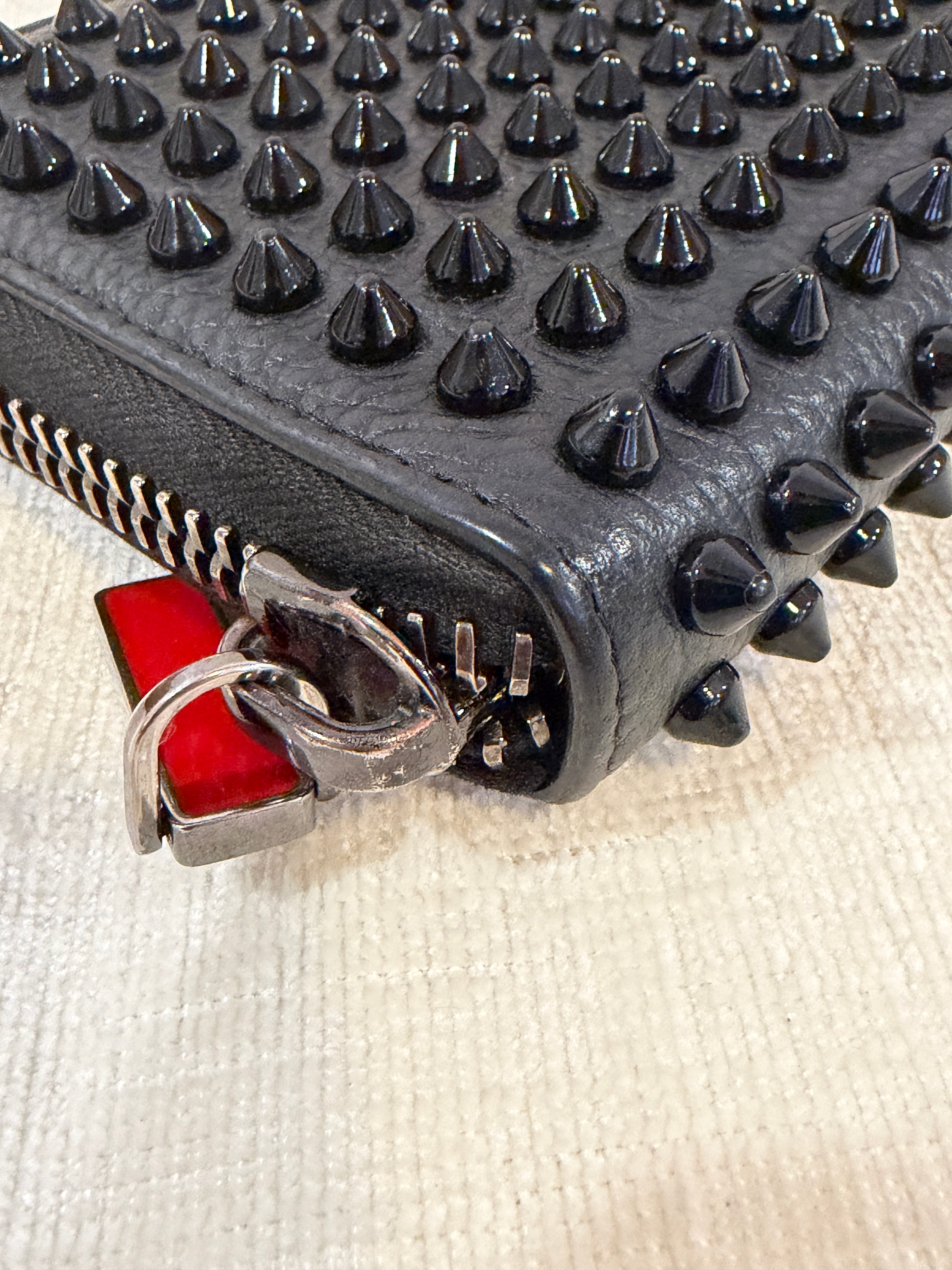 Christian Louboutin M Panettone Wallet
Grained Calf Leather & Spikes – Black CL-1001