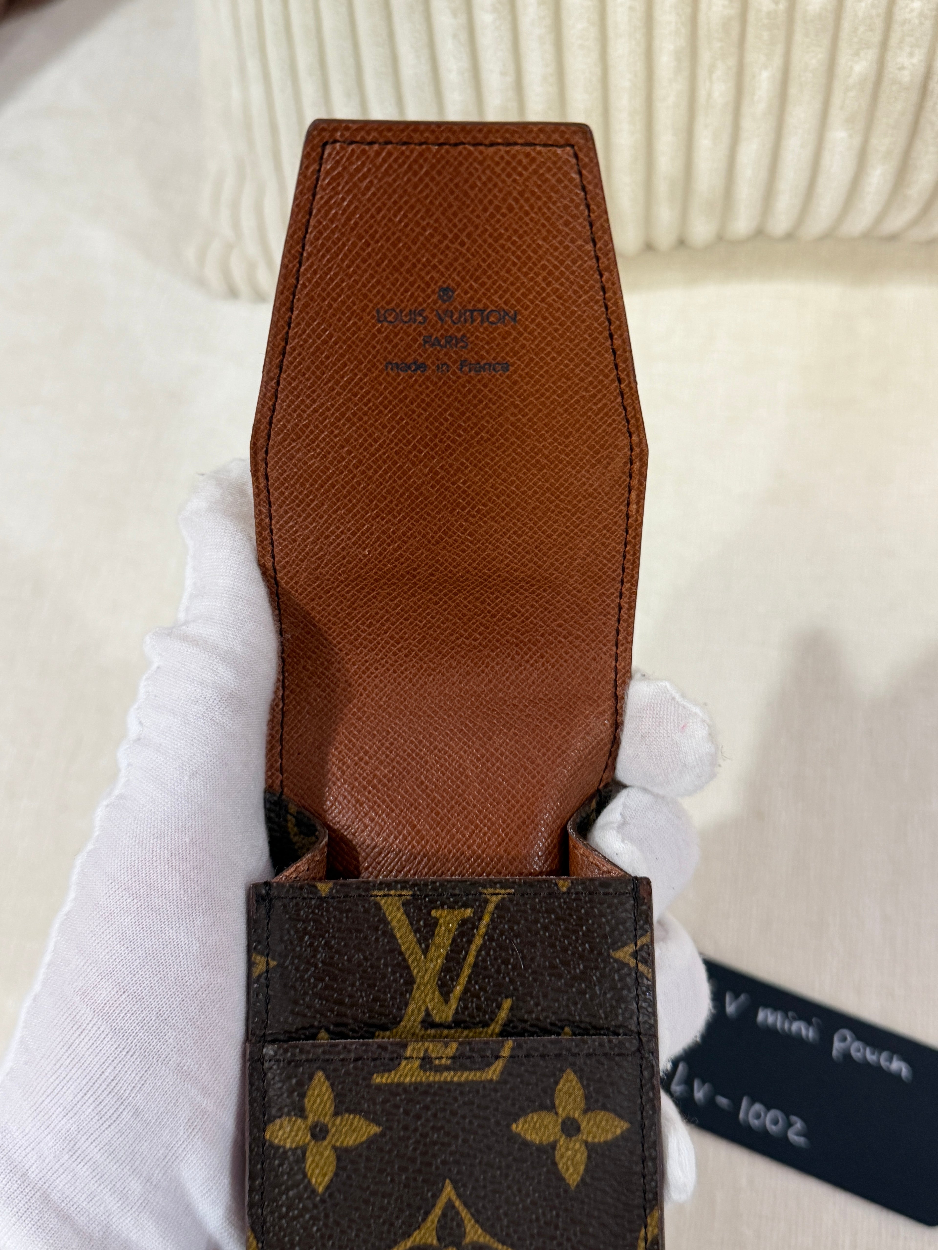 Louis Vuitton Mini Pouch
Monogram Canvas LV-1002