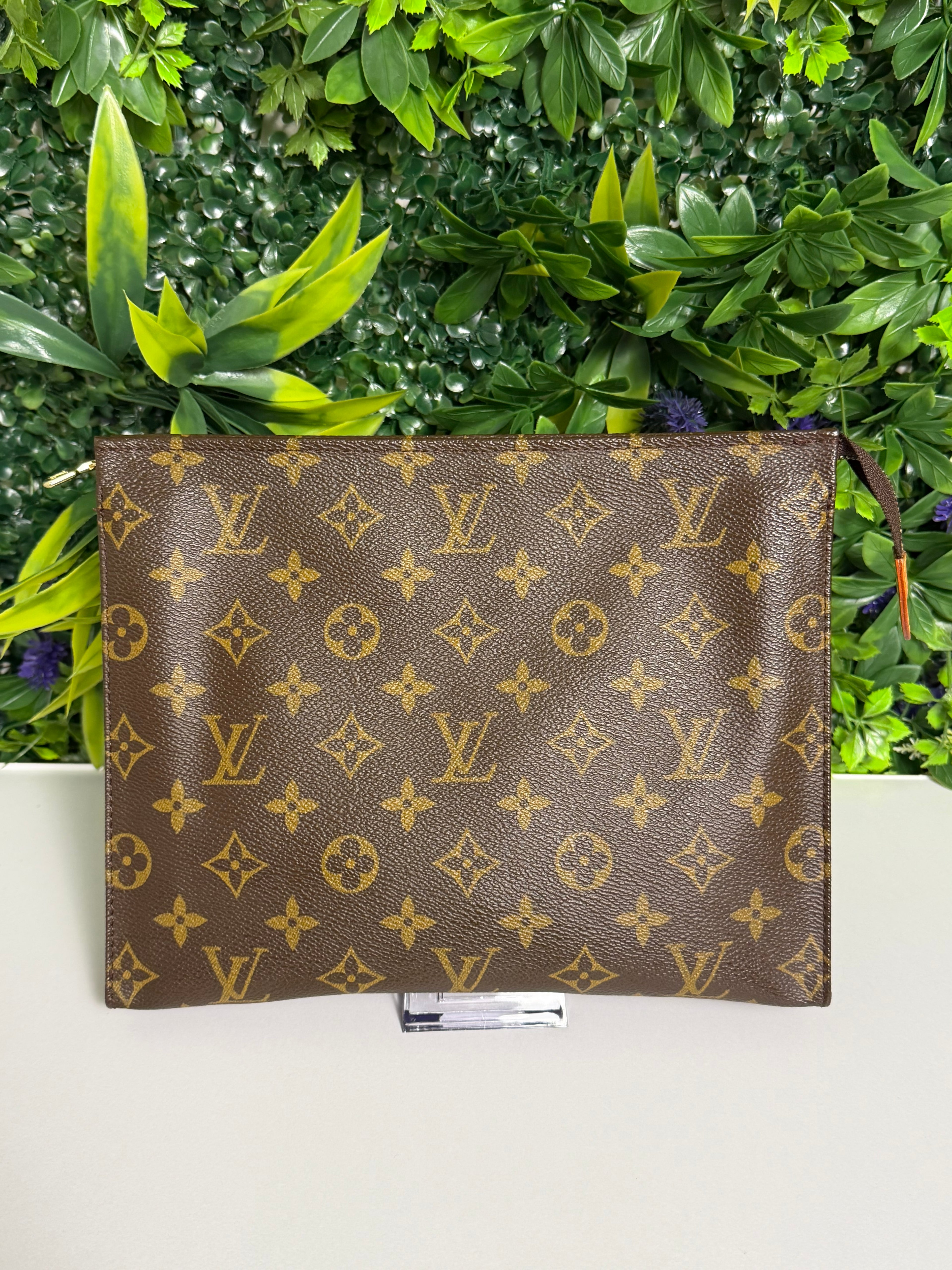Louis Vuitton Pre-Loved Monogram Toiletry 26