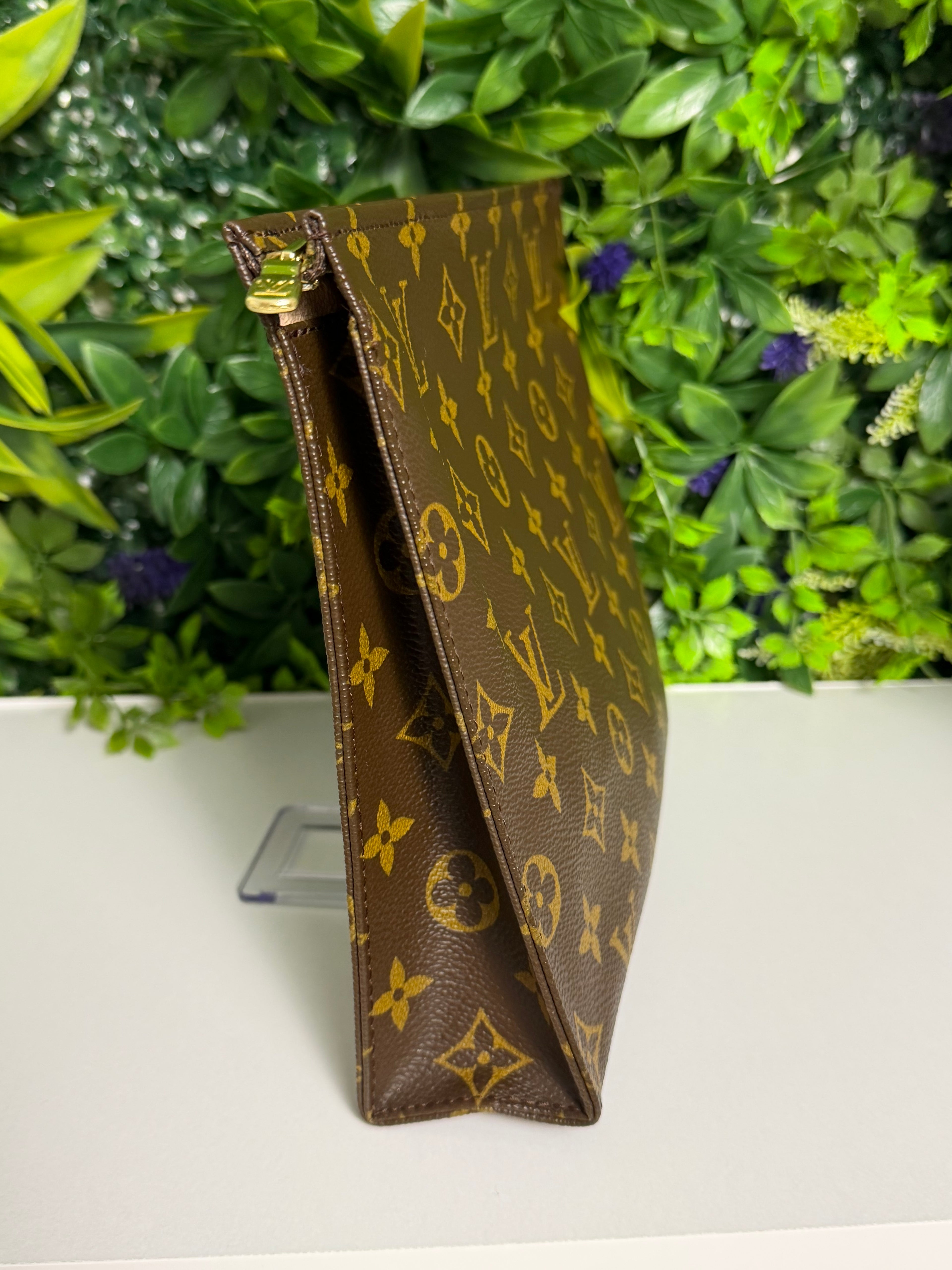 Louis Vuitton Pre-Loved Monogram Toiletry 26