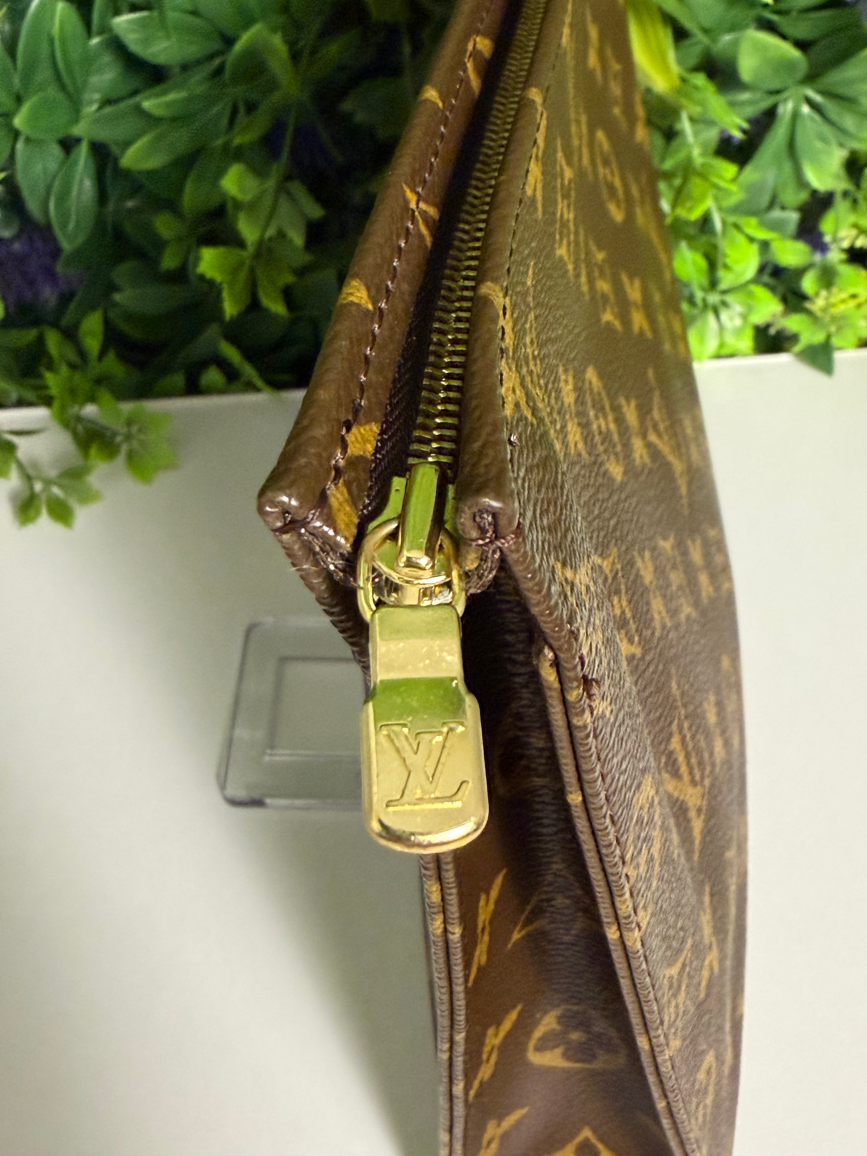Louis Vuitton Pre-Loved Monogram Toiletry 26