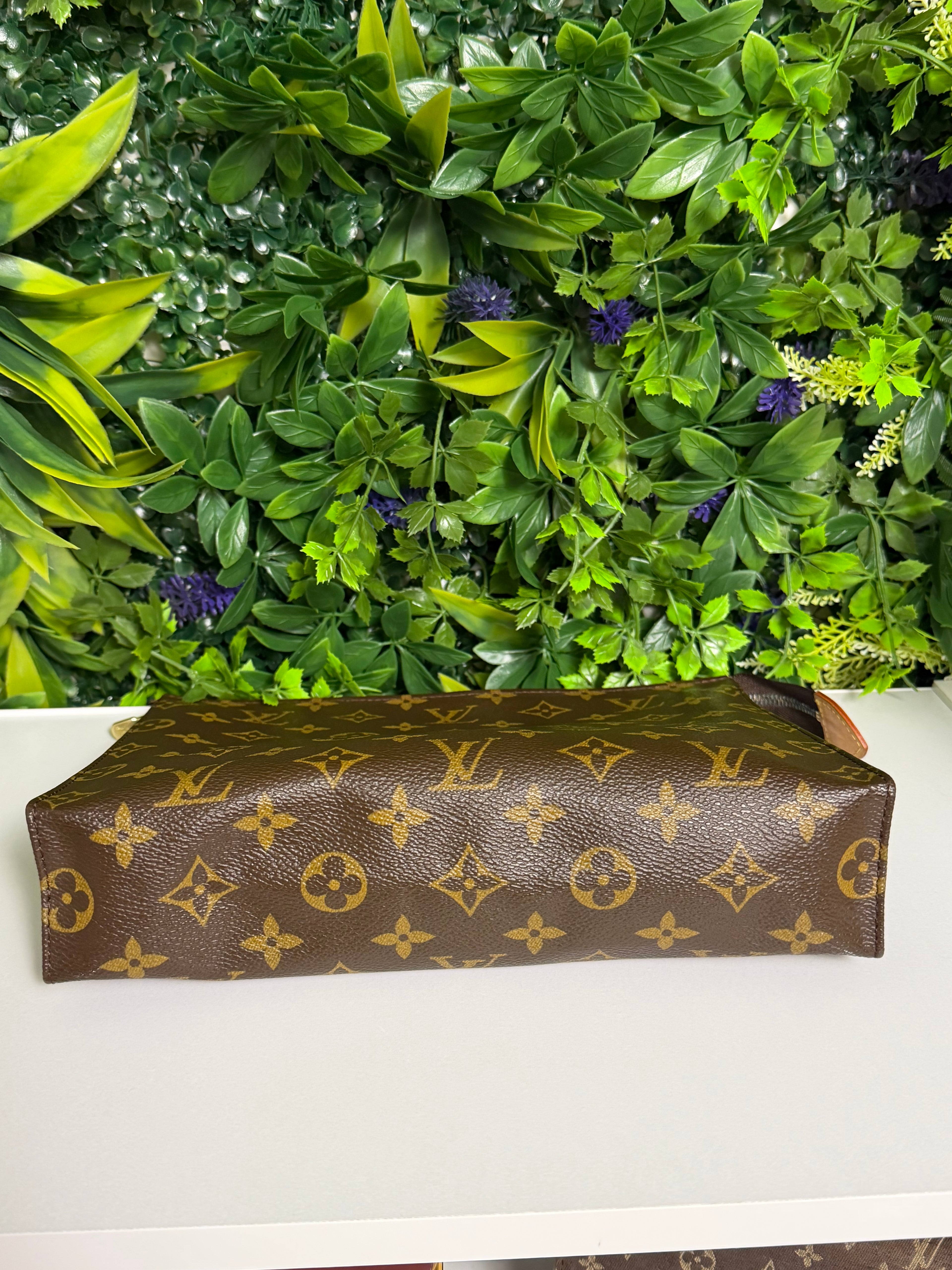 Louis Vuitton Pre-Loved Monogram Toiletry 26