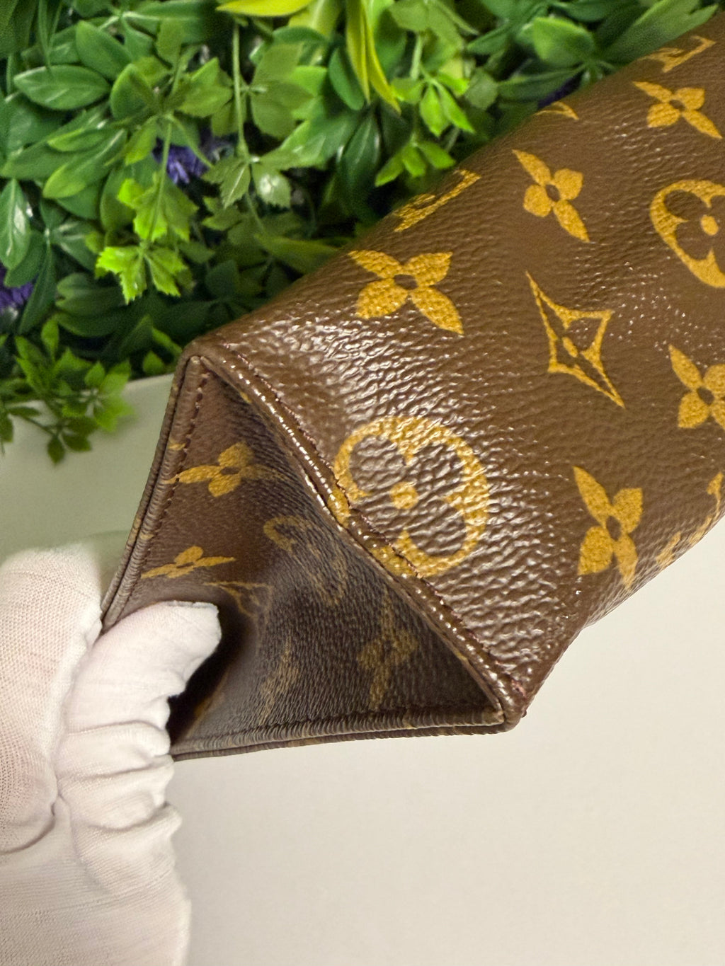 Louis Vuitton Pre-Loved Monogram Toiletry 26