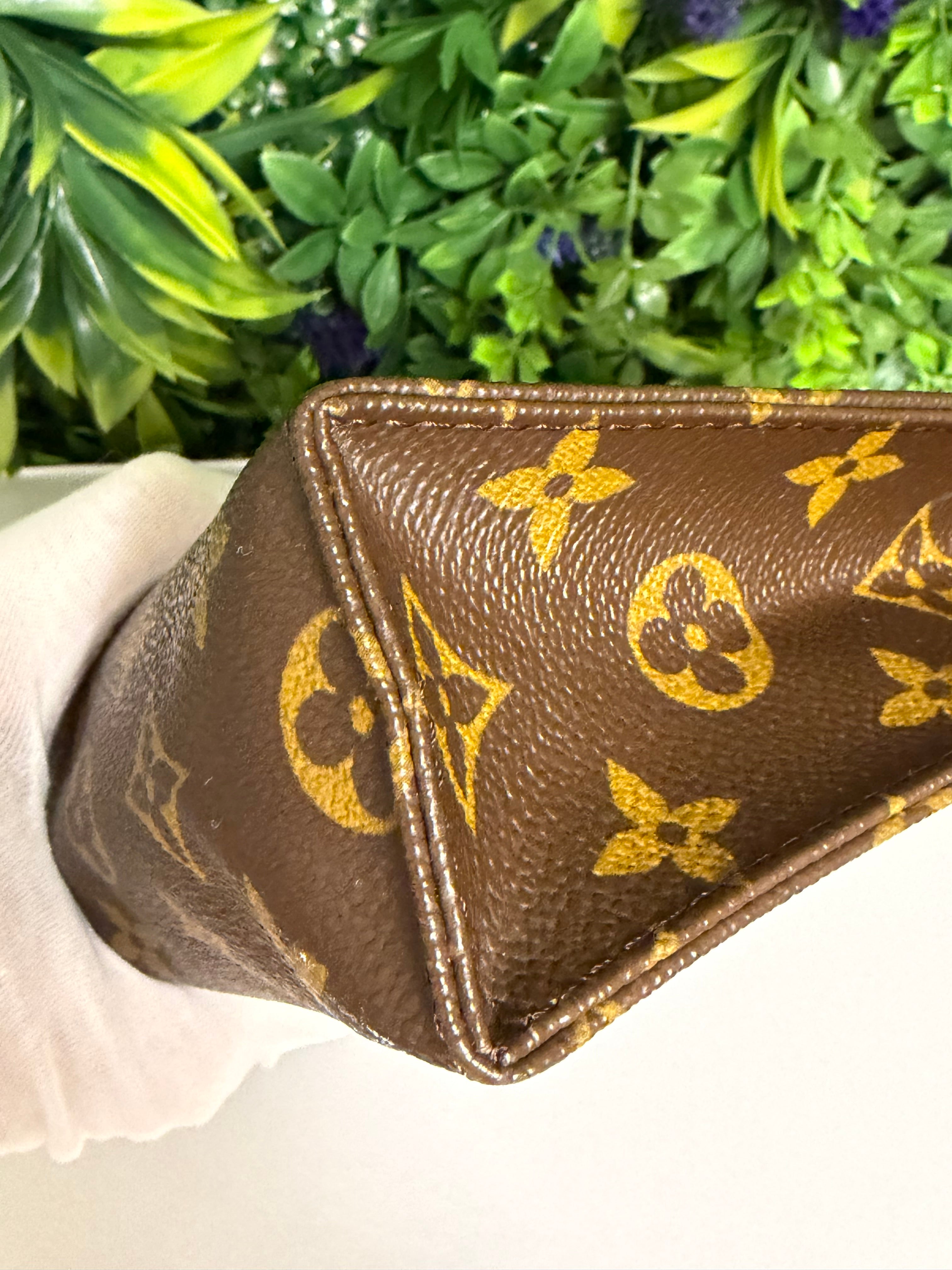 Louis Vuitton Pre-Loved Monogram Toiletry 26