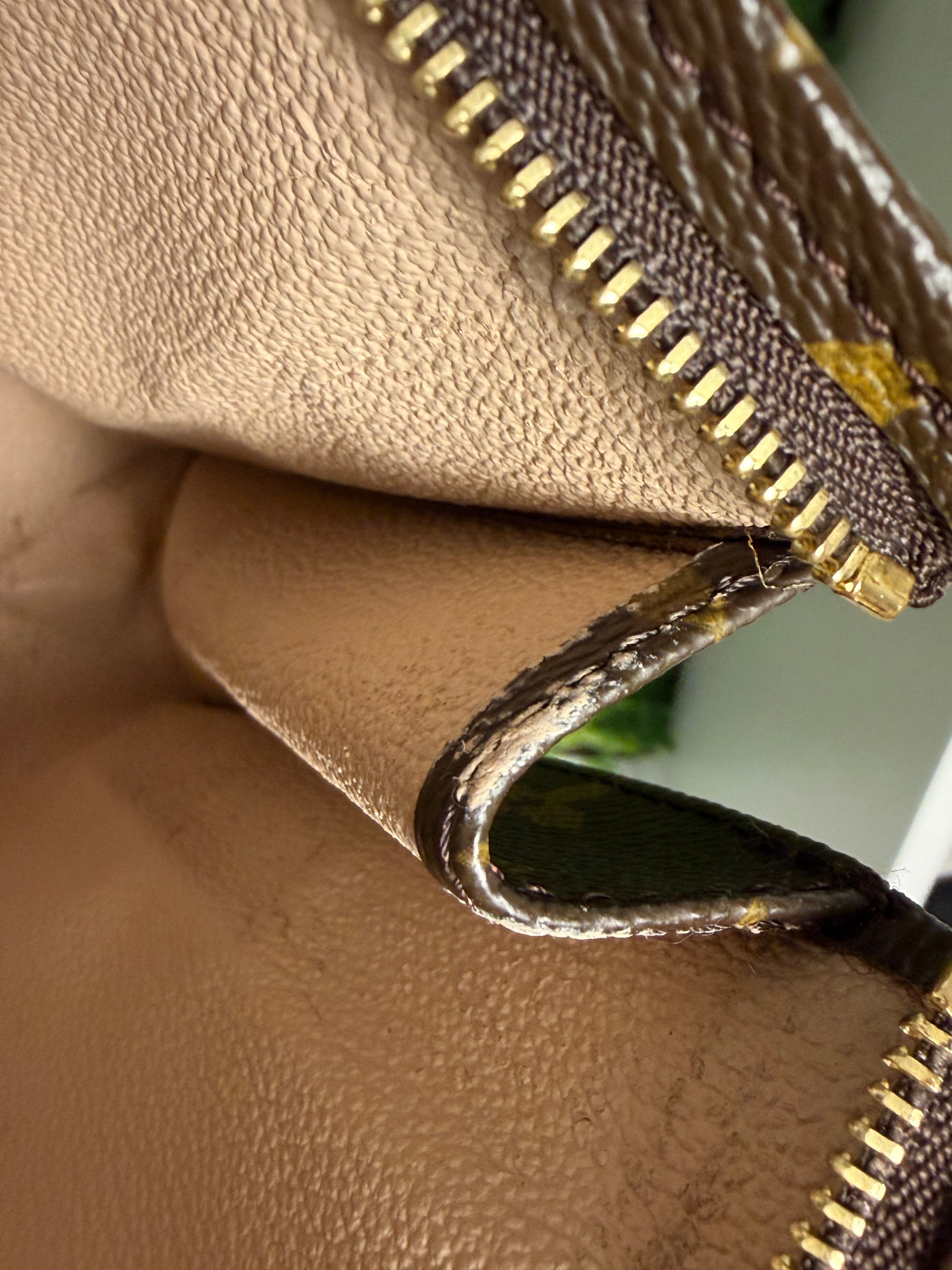 Louis Vuitton Pre-Loved Monogram Toiletry 26
