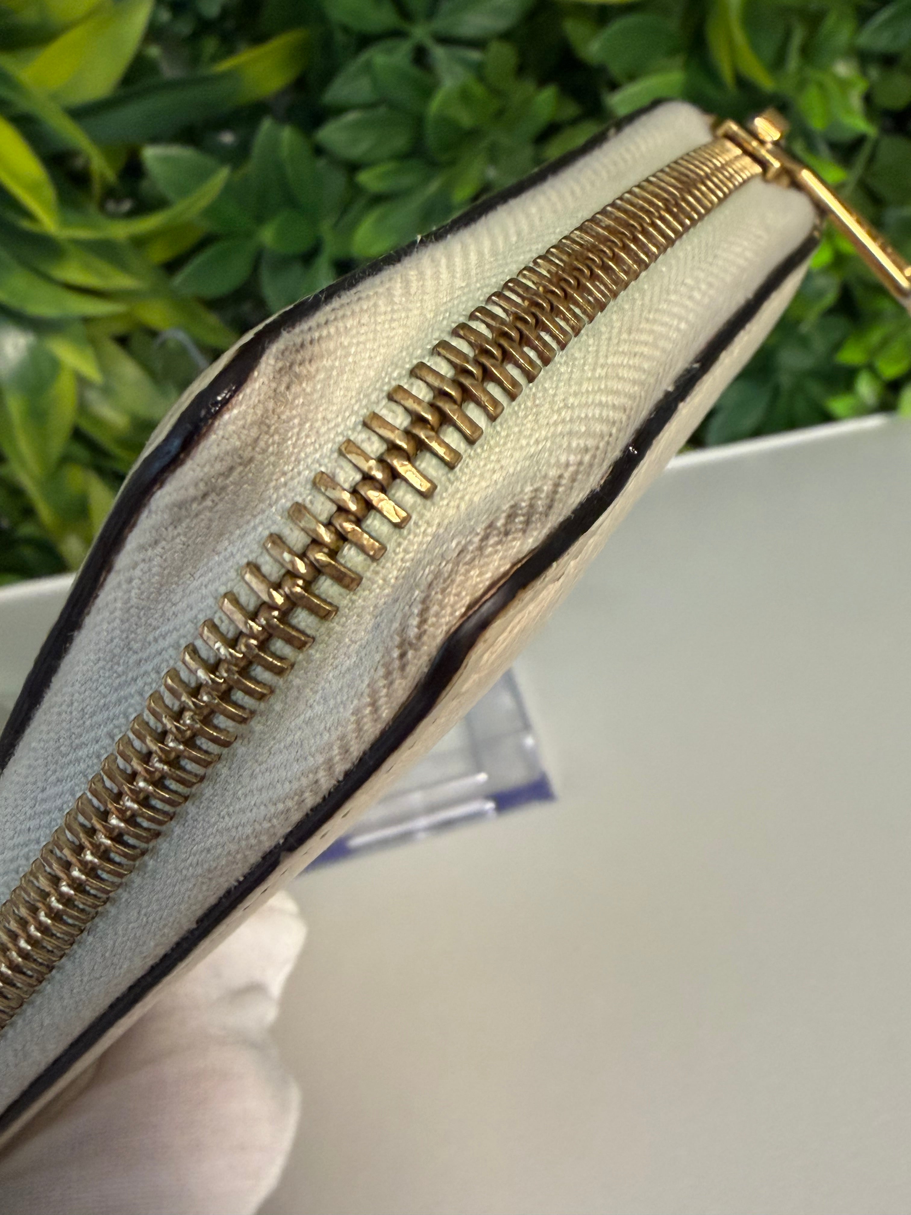 Gucci Pre-Loved Cream Horsebit Long Wallet