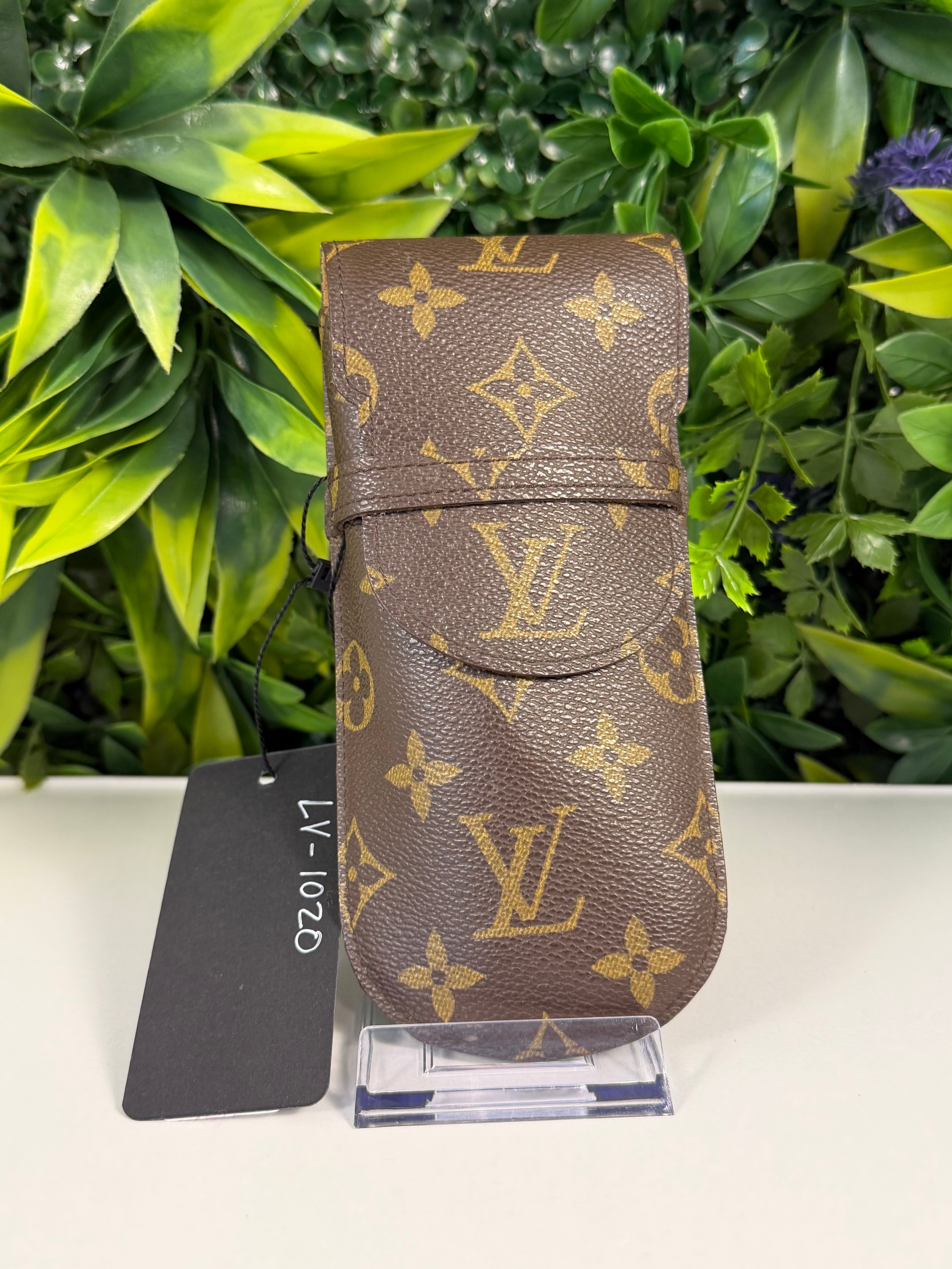Louis Vuitton Pre-Loved Monogram Etui a Lunettes Glasses Case LV-1020