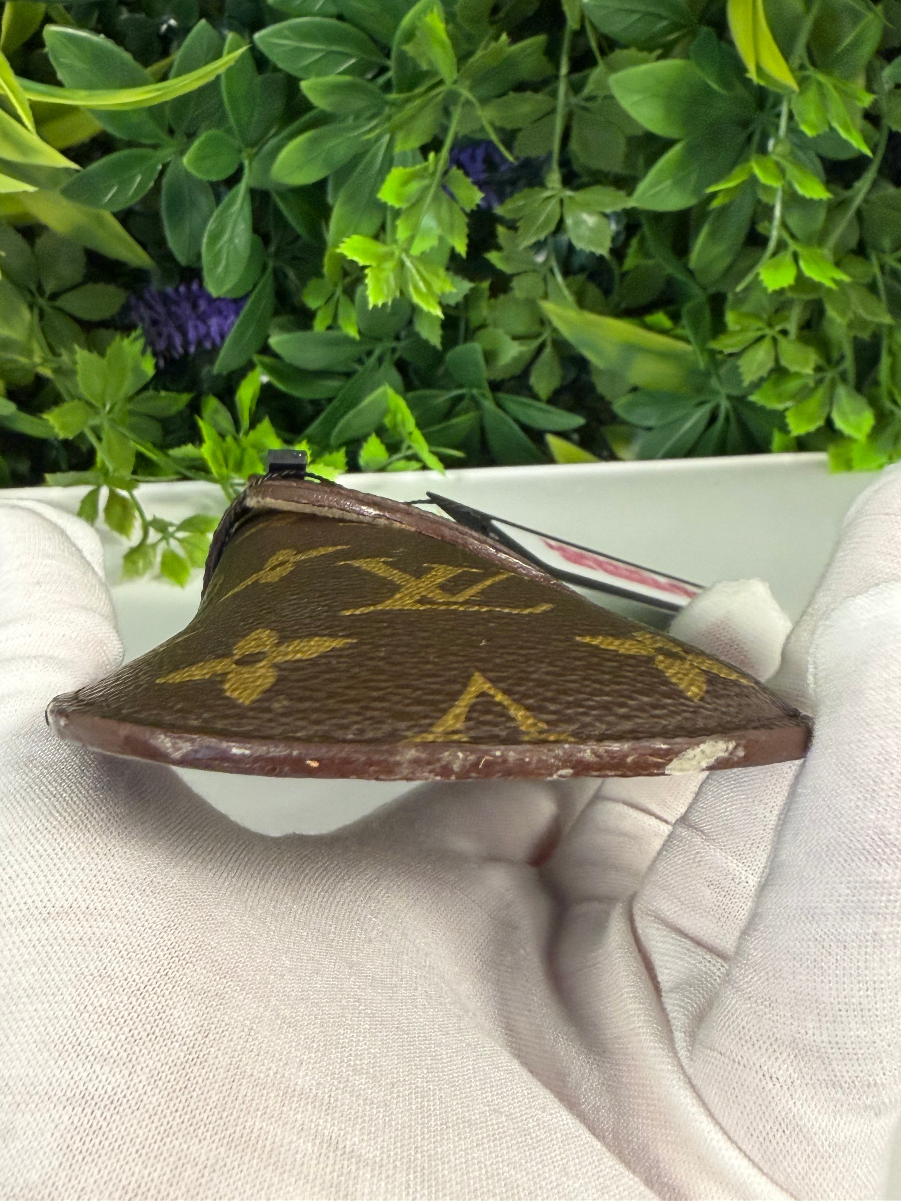 Louis Vuitton Pre-Loved Monogram Etui a Lunettes Glasses Case LV-1020