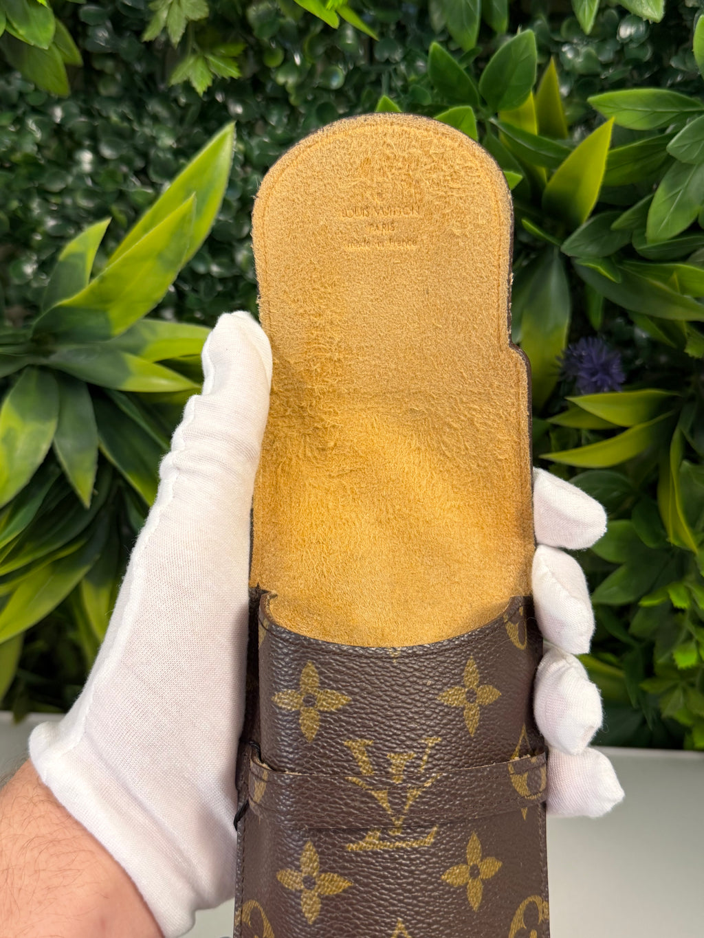 Louis Vuitton Pre-Loved Monogram Etui a Lunettes Glasses Case LV-1020
