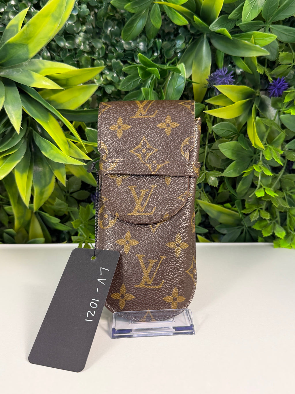 Louis Vuitton Pre-Loved Monogram Etui a Lunettes Glasses Case LV-1021