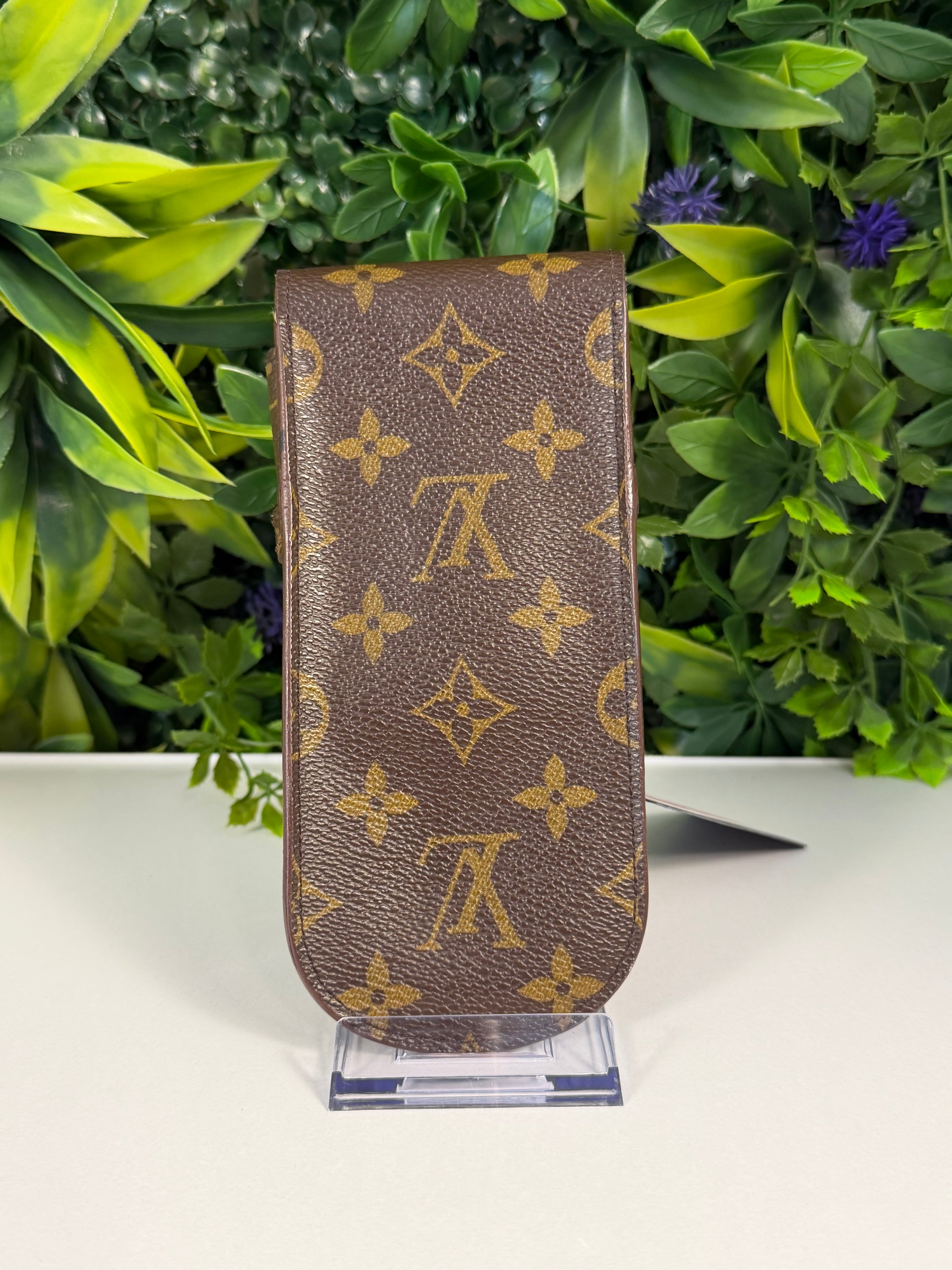 Louis Vuitton Pre-Loved Monogram Etui a Lunettes Glasses Case LV-1021