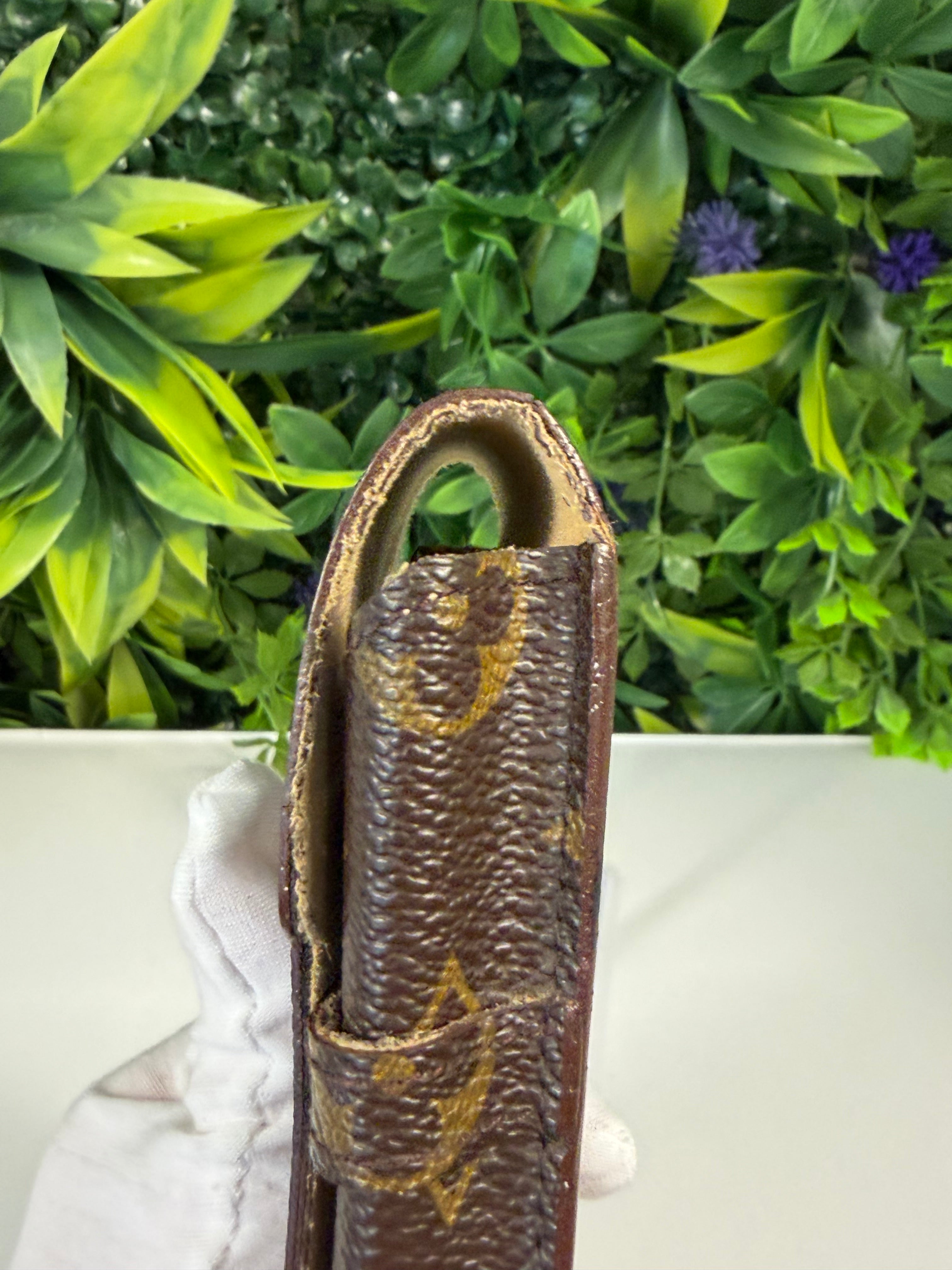 Louis Vuitton Pre-Loved Monogram Etui a Lunettes Glasses Case LV-1021