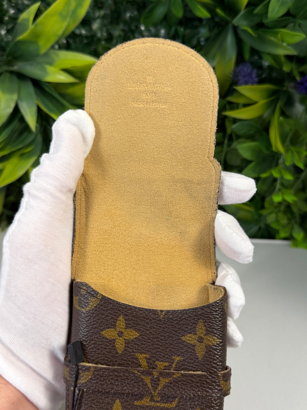 Louis Vuitton Pre-Loved Monogram Etui a Lunettes Glasses Case LV-1021