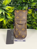 Louis Vuitton Pre-Loved Monogram Etui a Lunettes LV-1023