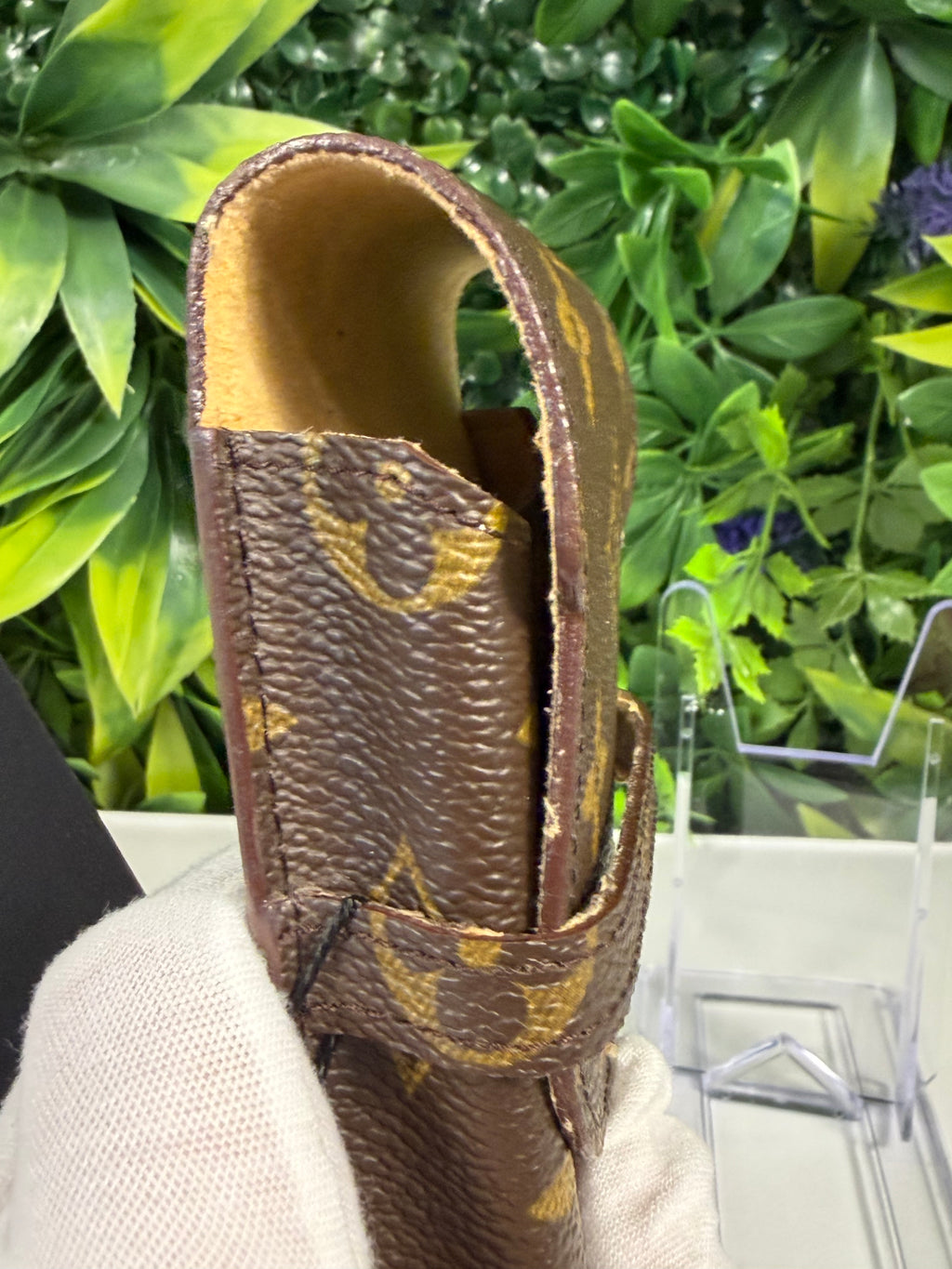 Louis Vuitton Pre-Loved Monogram Etui a Lunettes LV-1023